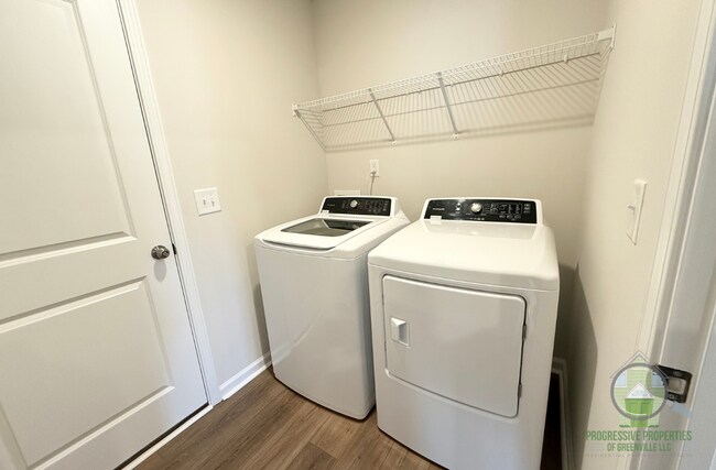 Building Photo - 209 Wintersweet Wy