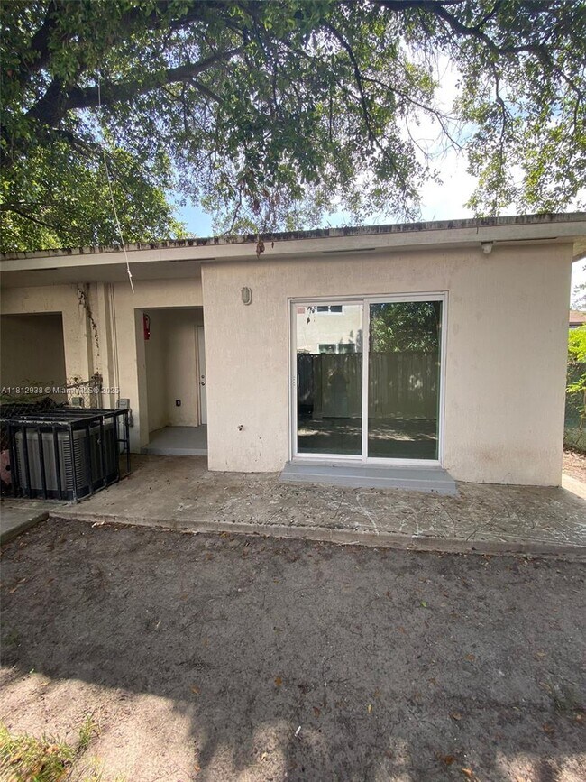 Building Photo - 5447 NW 5th Ct