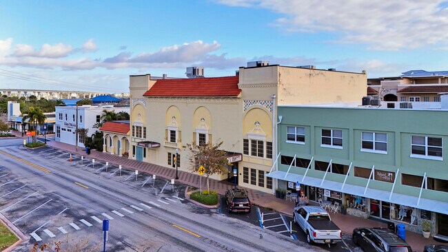 Building Photo - 513 SW Ocean Blvd