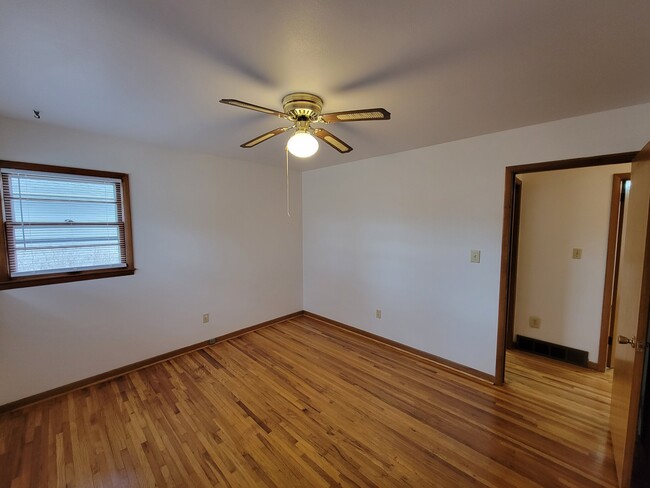 Building Photo - 2316 Royal Dr