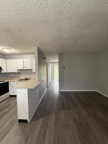 Building Photo - 2105 Florence Ave