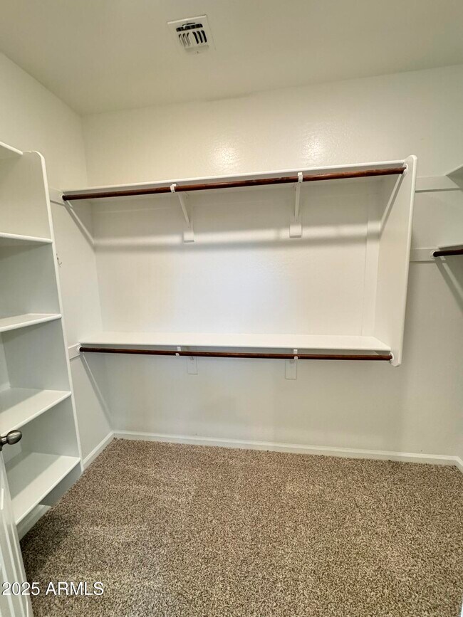 Building Photo - 3253 S Miller Dr