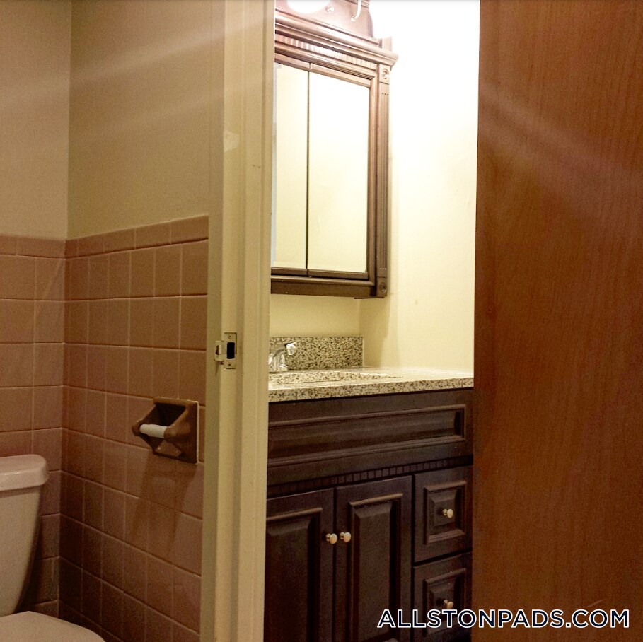 Building Photo - 1110 Commonwealth Ave