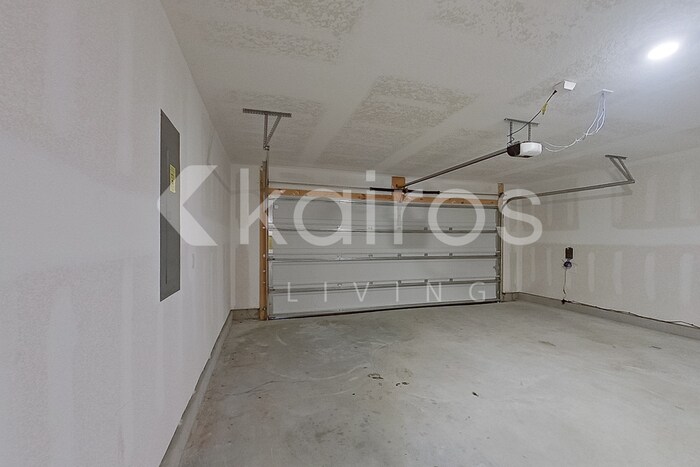 Building Photo - 212 Monarch Ln