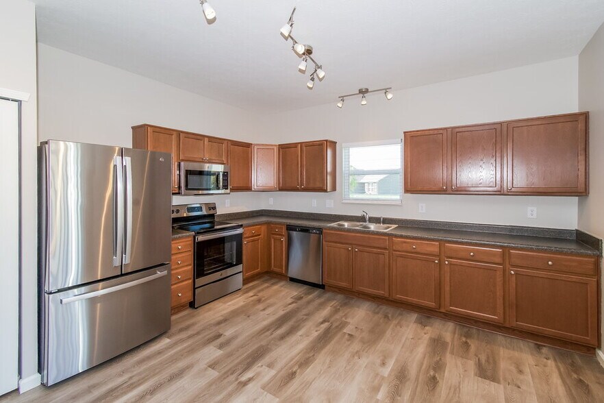 Building Photo - 577 Pebble Drive