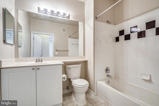 Building Photo - 2765 Centerboro Dr