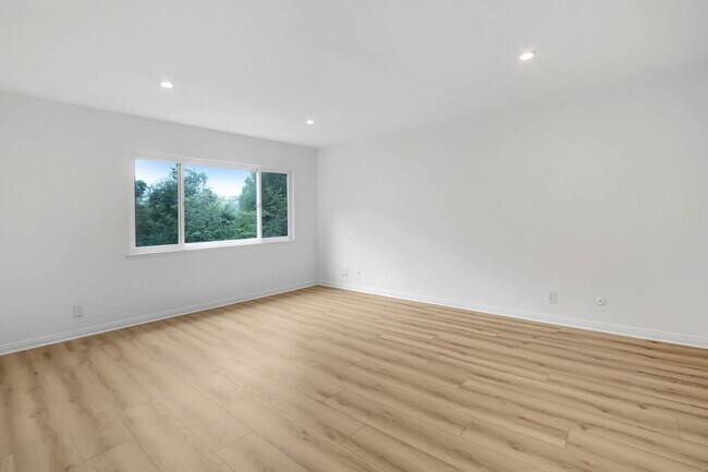 Building Photo - Rent this Beautiful 5 BEDROOM HOME NOW!