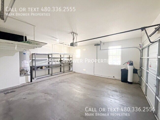 Building Photo - 2150 E Sunland Ave
