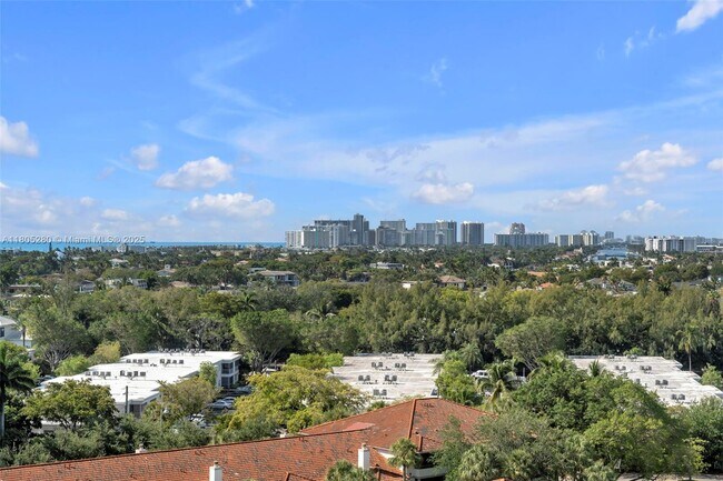 Building Photo - 3200 Port Royale Dr N