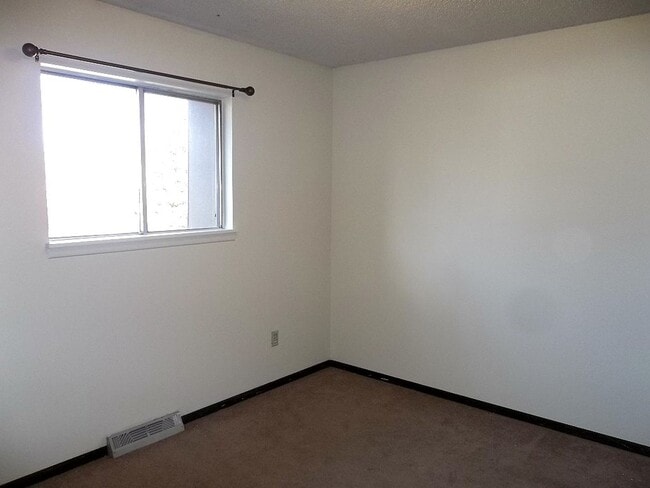 Building Photo - Charming Home Near the Foothills