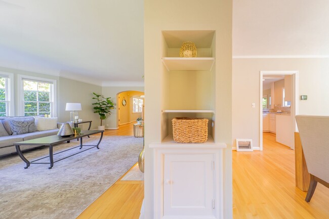 Building Photo - Enchanting Portland Heights 5BD House: You...