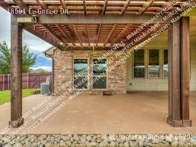 Building Photo - 18501 El Greco Dr