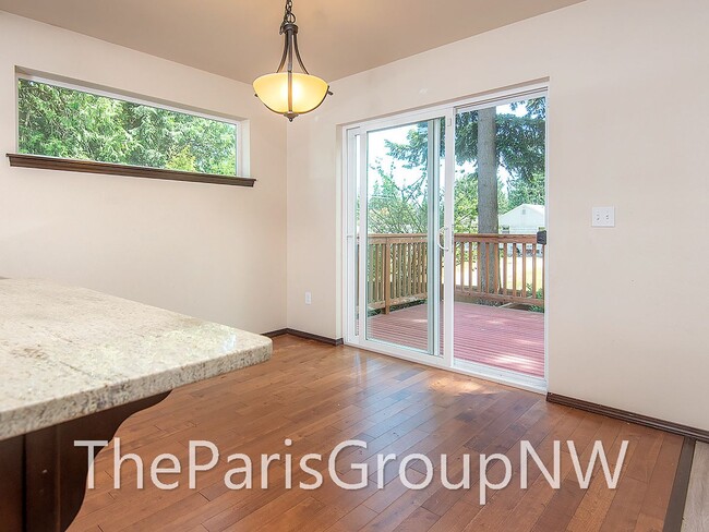 Building Photo - Super 2012 Shoreline Home – Upgrades, Wood Flrs, 3car Grg+++