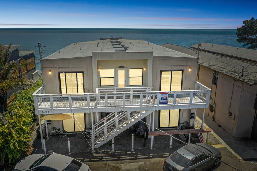 Building Photo - 6761 Del Playa Dr