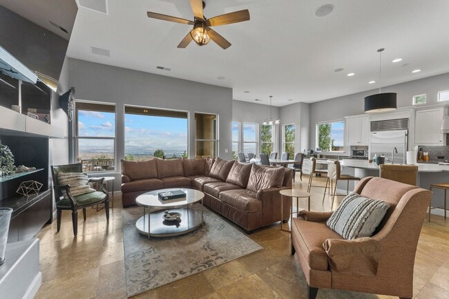 Building Photo - Beautiful Home in ArrowCreek!