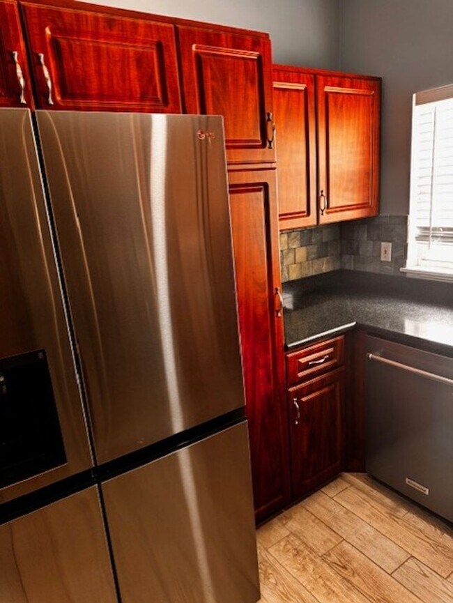 Building Photo - Available Now! Absolutely gorgeous 3 bedro...