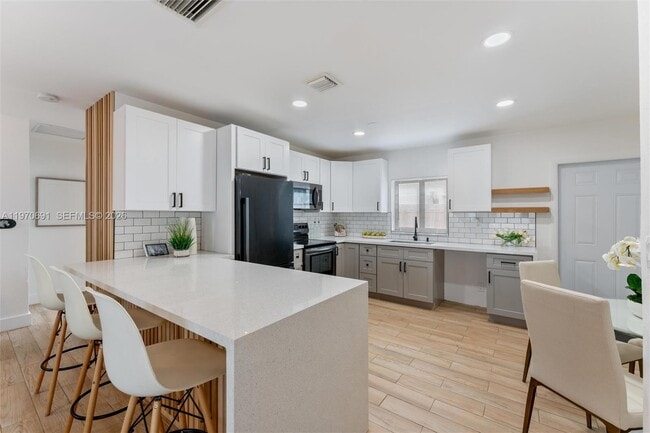 Building Photo - 6161 NE 7th Ave