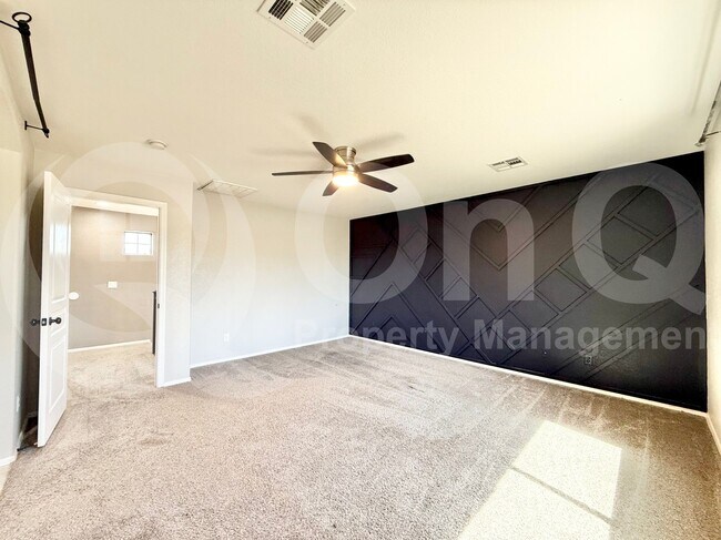 Building Photo - 3913 S Crosscreek Dr