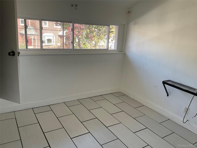 Building Photo - 173-18 143rd Rd