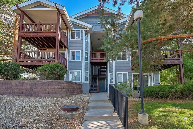 Primary Photo - $1,650.00 - 2 Bedrooms, 1.5 Bathrooms Condo in Aurora with Cozy Fireplace!