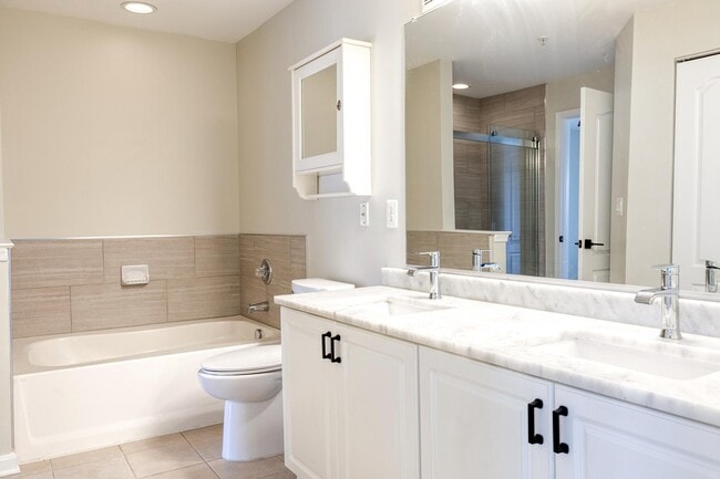 Building Photo - 400 Symphony Cir