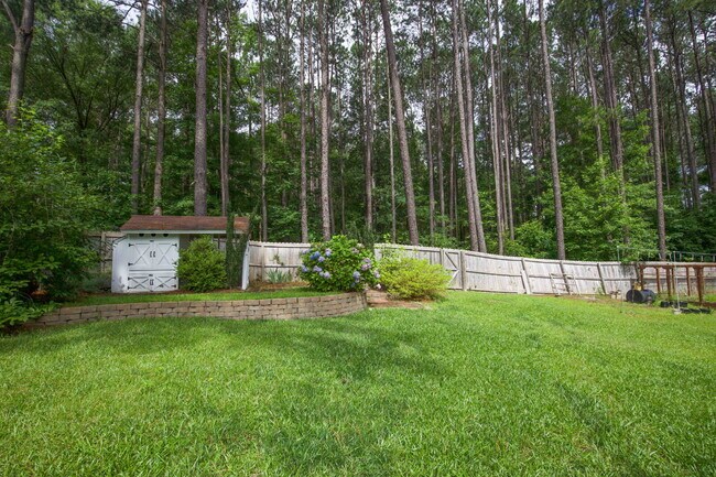 Building Photo - "Large 3-Bedroom plus BONUS Retreat with S...