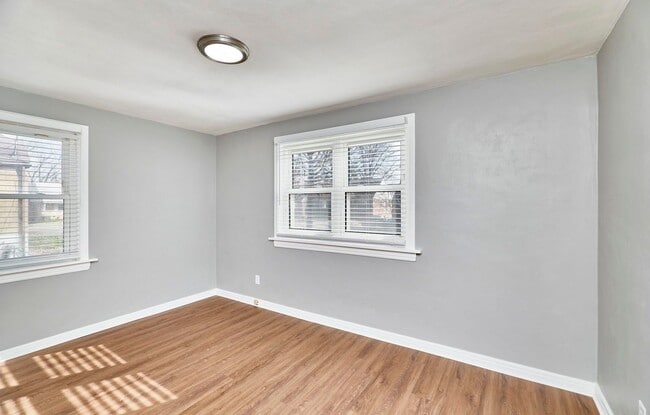 Building Photo - 8601 Belhaven Dr