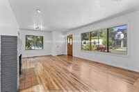 Building Photo - Charming Three Bedroom in Woodstock Neighborhood!