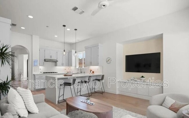 Building Photo - 1042 Alexandra Ln