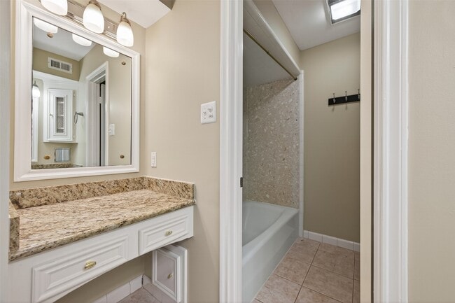 Building Photo - 2815 Bermuda Dunes Dr