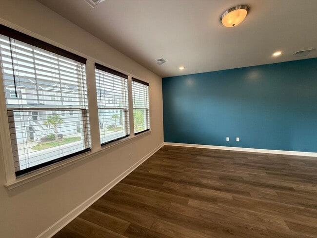 Building Photo - Move In Ready Townhome in Marshview Commons