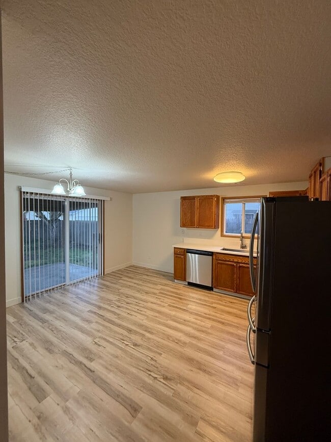 Building Photo - Updated, Its a must see........ 3 bedroom, 2 bath