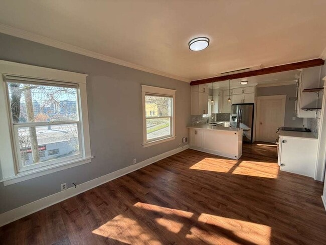 Building Photo - Two Bed 1 Bath House with Fenced Backyard!