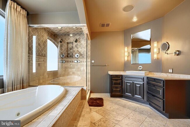 Building Photo - 1301 Hull St