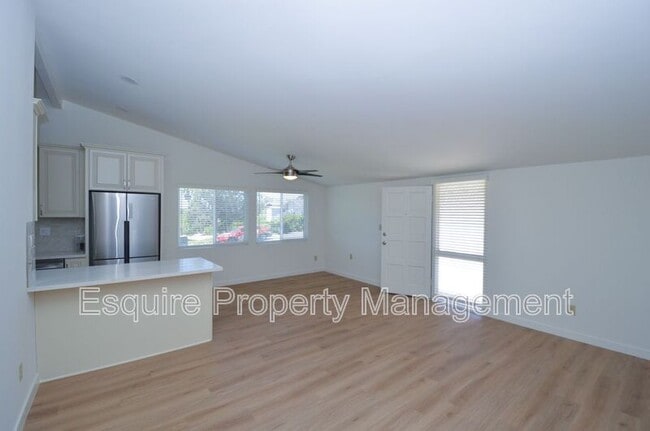 Building Photo - 285 Grandview Cir