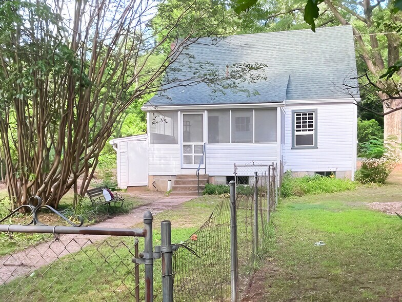Building Photo - 5800 Fenwick Rd