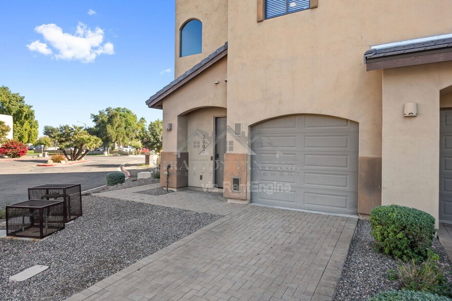 Building Photo - 5998 N 78th St