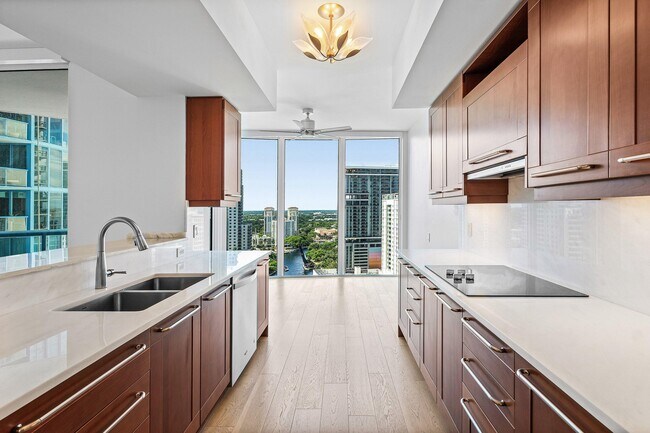 Building Photo - 333 Las Olas Way