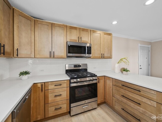 Building Photo - 327 Loomis St