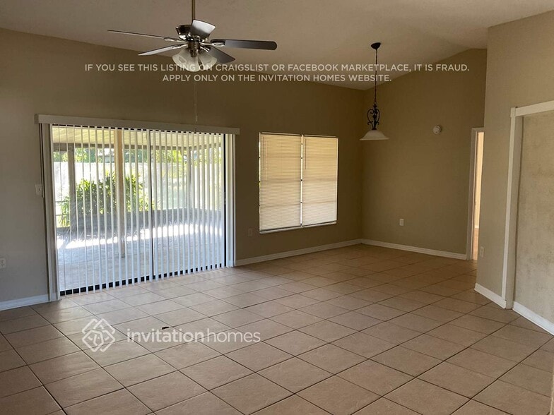 Building Photo - 1726 Lk Crst Ave