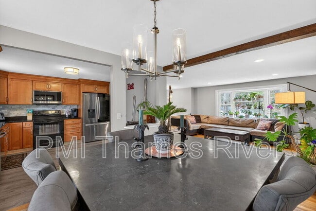 Building Photo - 74 Hurlburt St