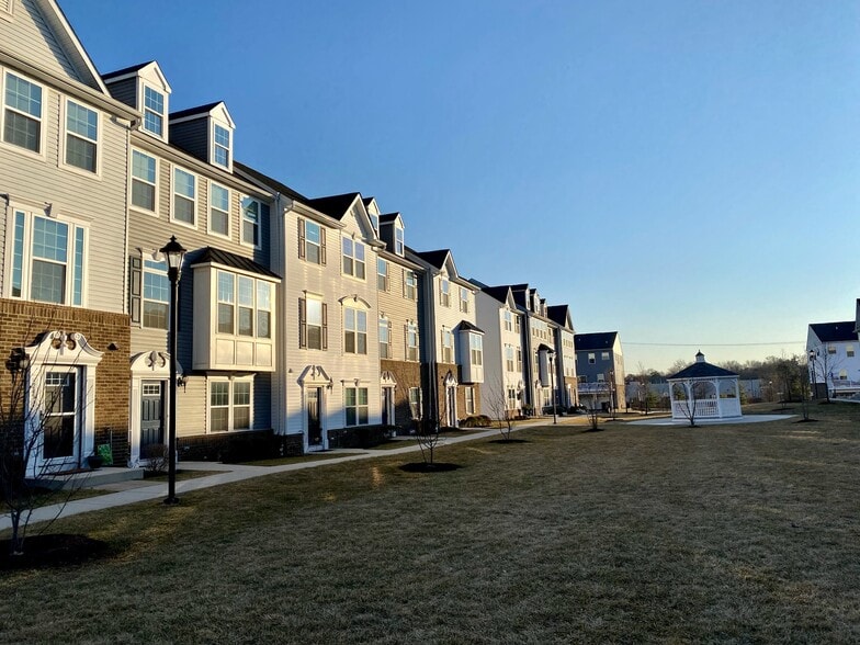 Courtyard - 247 Madison Ln