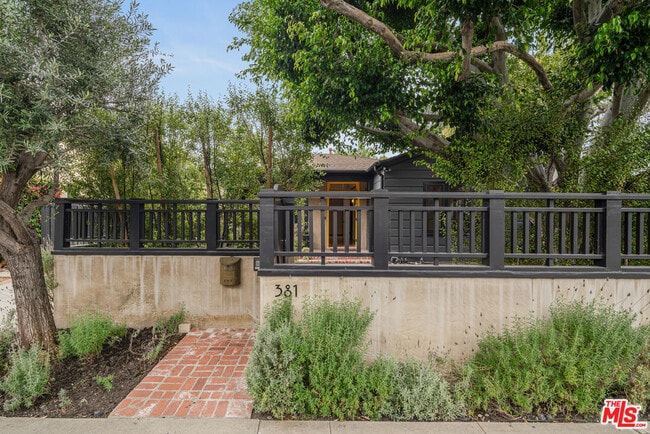 Building Photo - 381 Huntley Dr