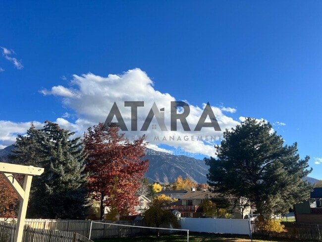 Building Photo - 9111 Parakeet Dr