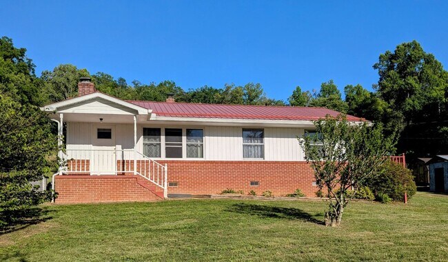 Building Photo - $1,700 - 3 Bedroom 1 Bathroom Home in Lovely Setting in Savannah Community