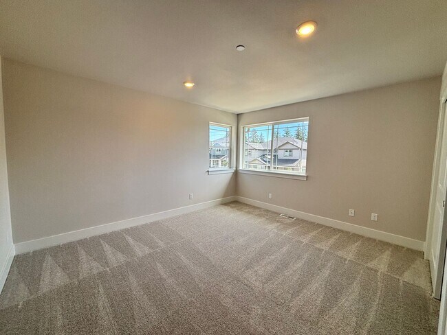 Building Photo - Brand New 5 Bedroom Home in Bull Mountain ...