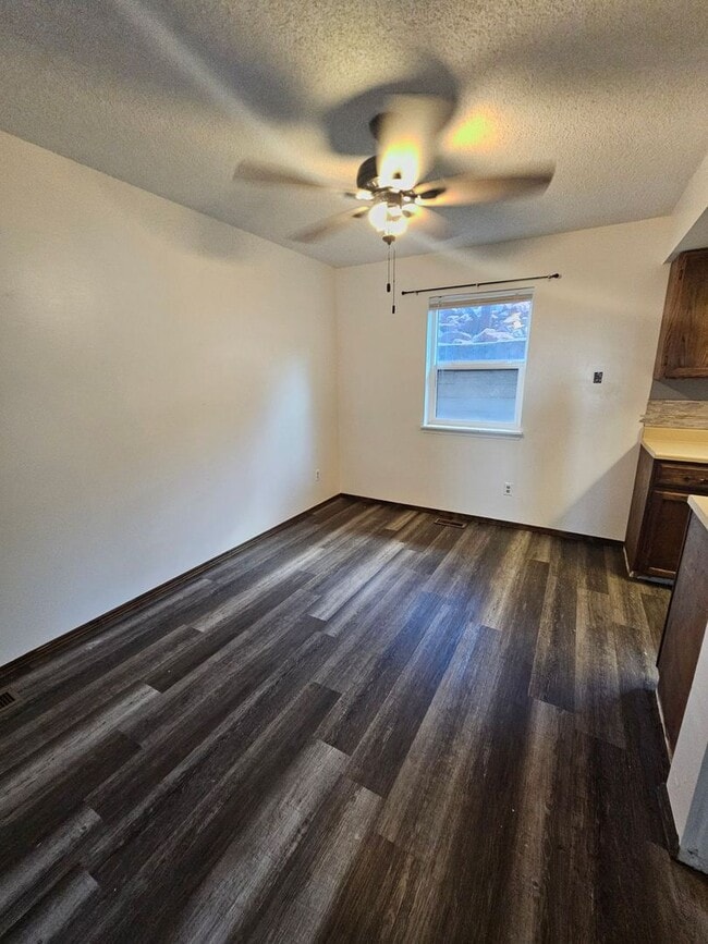 Building Photo - Beautiful West Side Condo