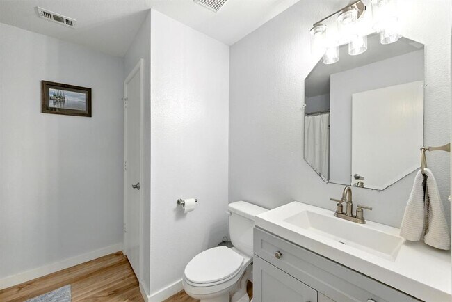 Building Photo - 5307 Apple Orchard Ln