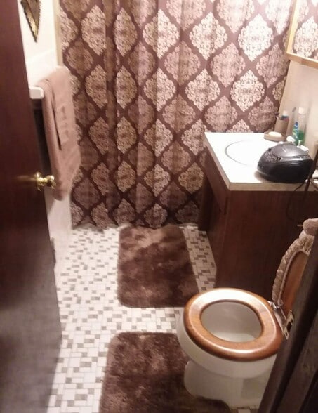 Bathroom - 427 20th Ave S