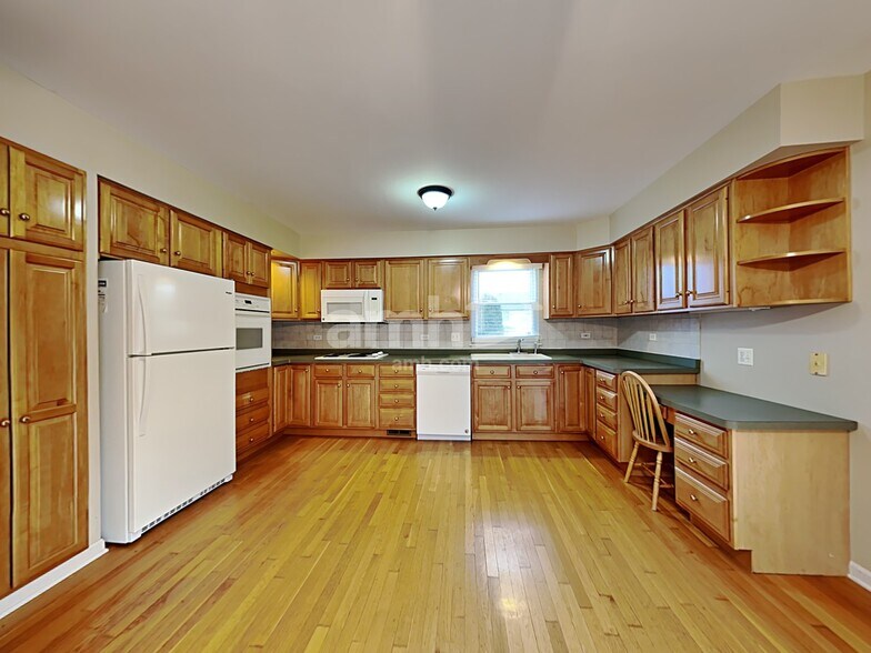 Building Photo - 3415 Turnberry Dr